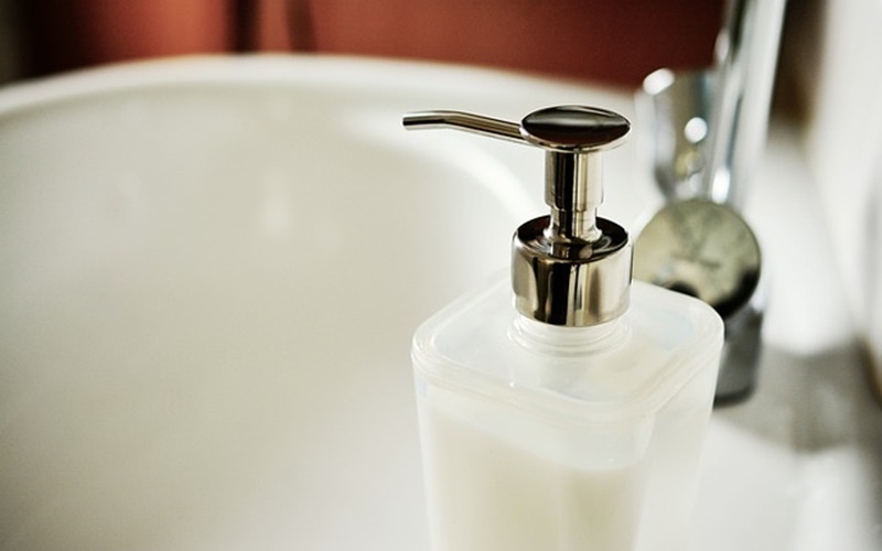 Quais os benefícios do secador de mãos para banheiro